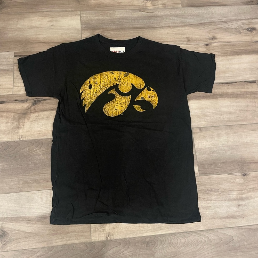 University of Iowa hawkeyes hawk eyes black t shirt women’s pressbox size medium